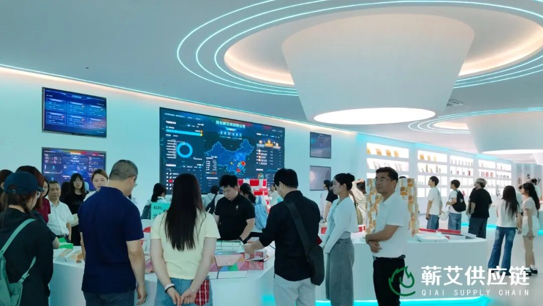 中南民族大学经济学院师生走进湖北蕲艾供应链智能工厂配图06