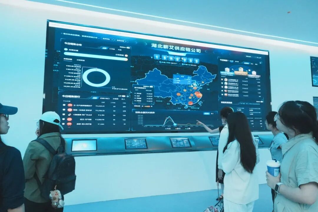 实践队了解数字化管理与溯源展示